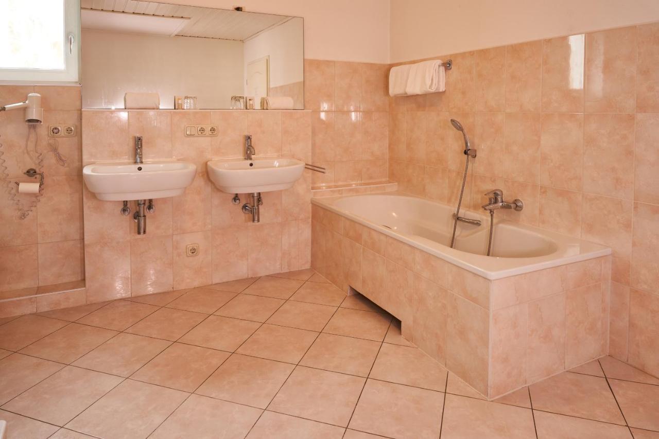Guest house Haus Am Bach - Gemuetliche Pension Allershausen