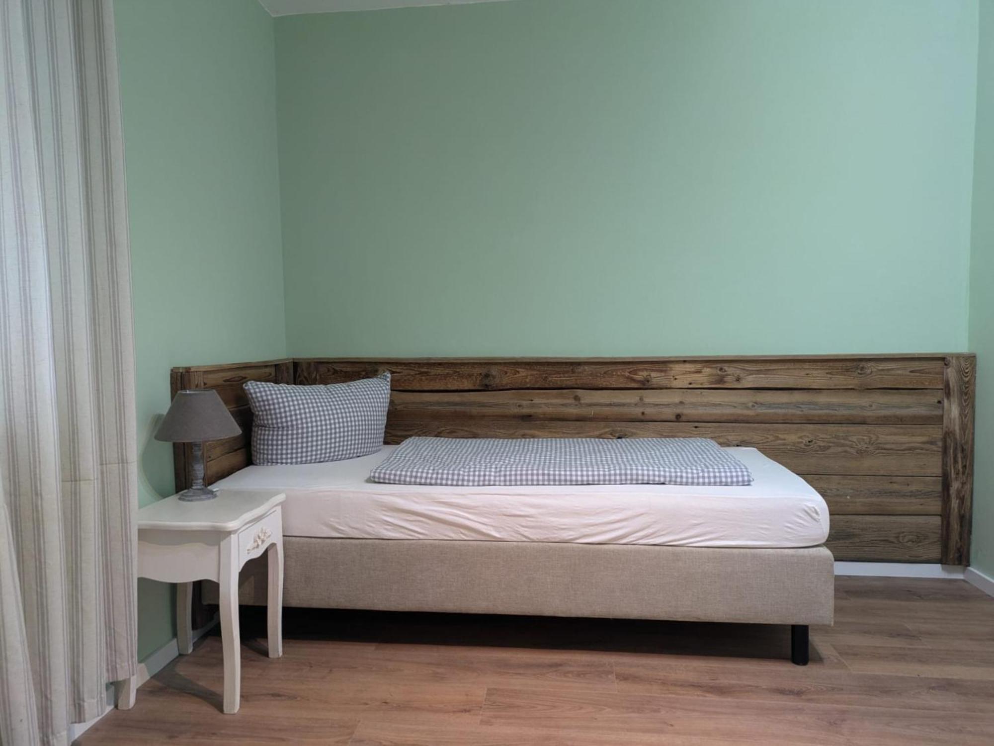 Haus Am Bach - Gemuetliche Pension Guest house Allershausen
